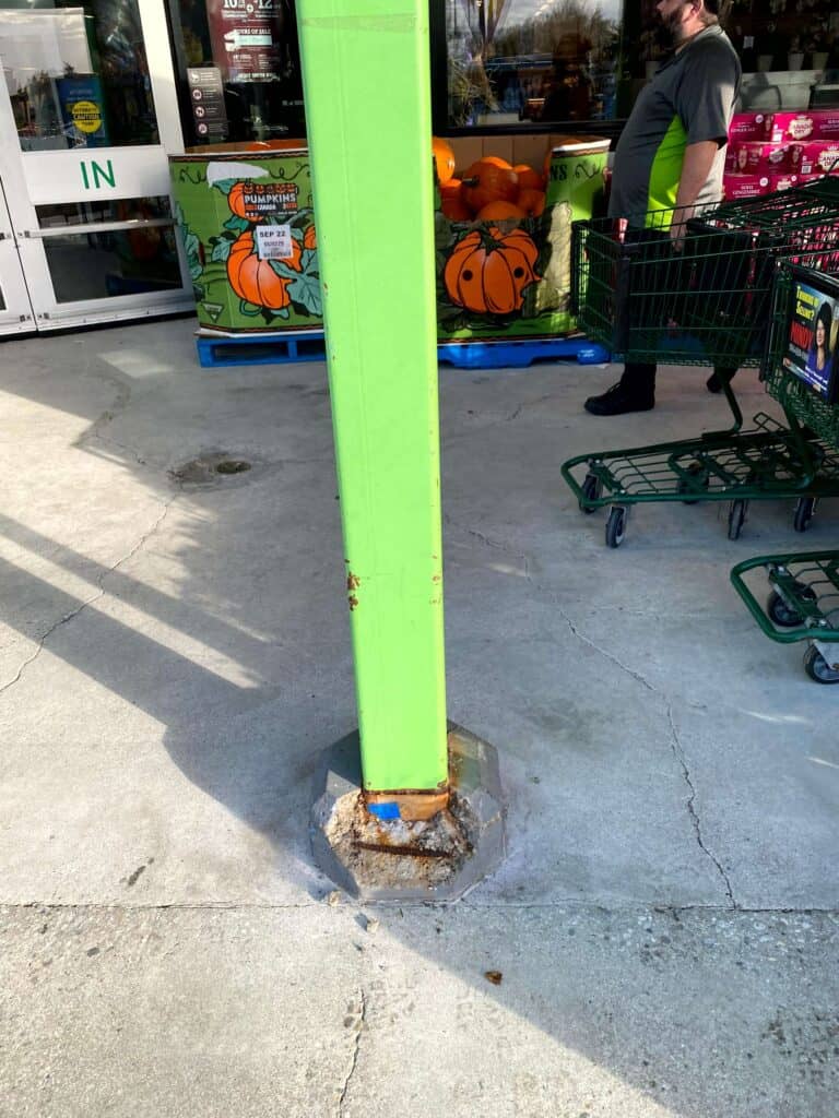 A cracked green post